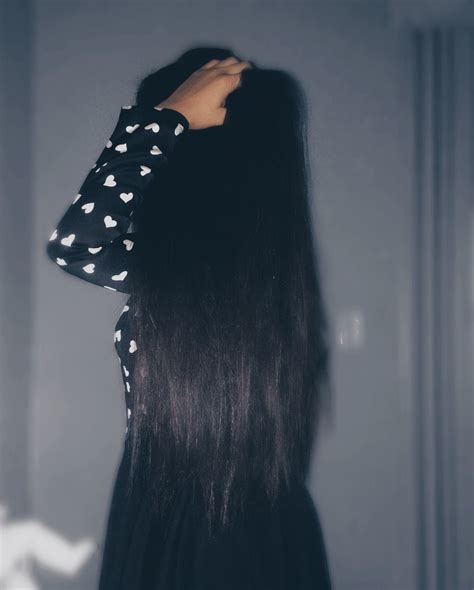Фото девушки на аву без лица брюнетка с длинными волосами реальные фото