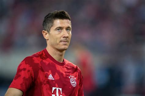 Robert lewandowski has continued to reach stellar scoring heights with bayern, already reaching a combined 40 goals in both the bundesliga and champions league. FC Bayern: Robert Lewandowski: "Ein neuer Messi ...