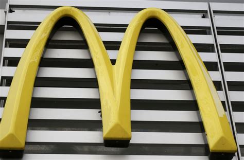 Ab wann wir mit dem veganen burger rechnen können, zeige ich euch in diesem video. Veganer Burger bei McDonald's: Fast-Food-Riese verkauft ...