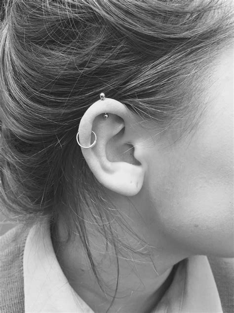 Vertical Helix Piercing Earings Piercings Helix Piercing Jewelry Cool Ear Piercings