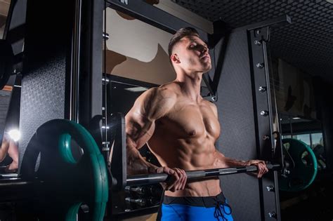 Premium Photo Fitness And Pumped Up Abdominal Press Sexy Man