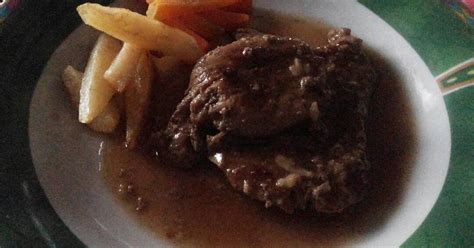Cara ini akan membuat steak memunculkan warna cokelat, yang menempel pada daging dan bukan berada di permukaan wadah yang digunakan. Resep Steak daging sapi oleh Moms_Danin - Cookpad