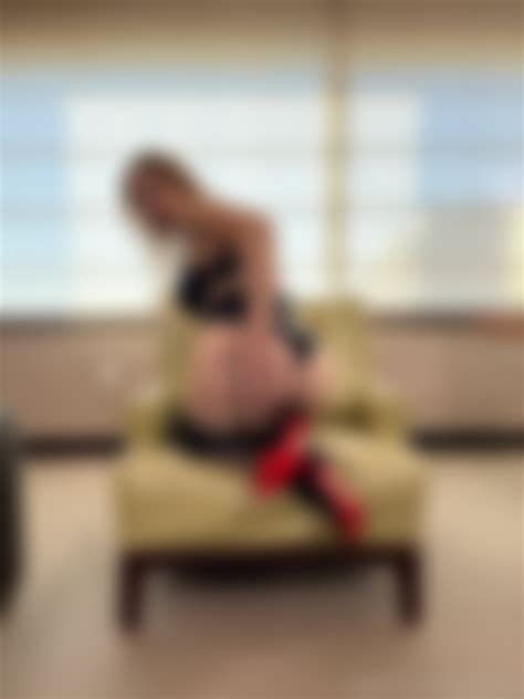 Tw Pornstars Tanya Tate Twitter If You Squint At My Picture Can You See It Better Fully