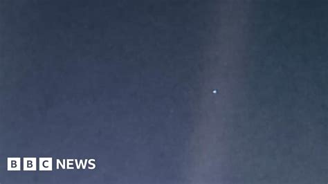 Nasa Re Masters Classic Pale Blue Dot Image Of Earth Bbc News