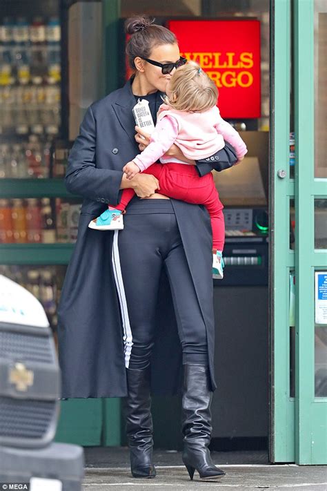 irina shayk gives daughter lea de seine a kiss in nyc daily mail online