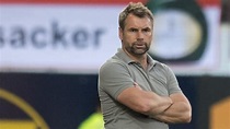 Würzburg-Trainer Bernd Hollerbach | „Klassenerhalt wäre größeres Wunder ...