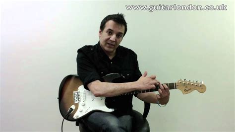 Correct Left Hand Positioning When Playing Chords With Mo Nazam