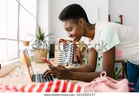 3046 Black Woman Selling Online Images Stock Photos 3d Objects