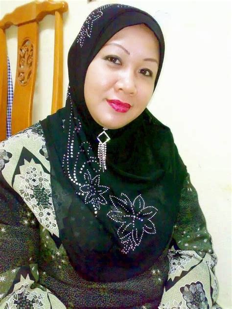 Tante Oneng Pakai Jilbab Pamer Toket Gede Semok Menggoda