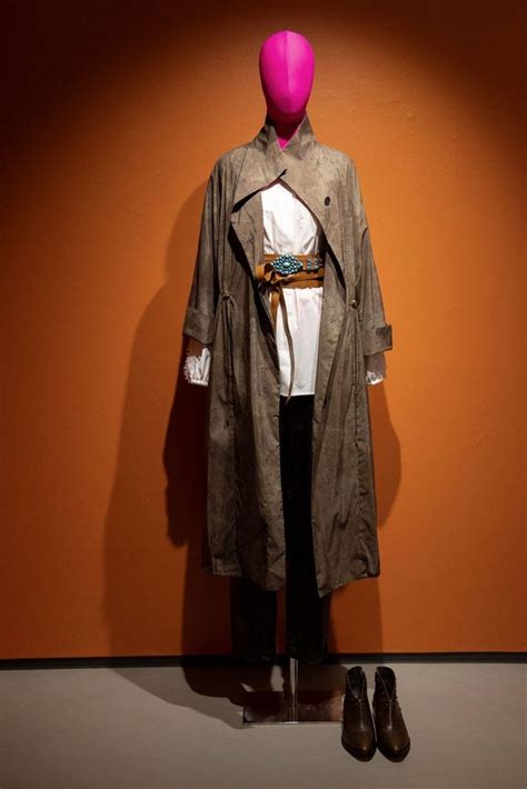 Marina rinaldi představovala zlom v historii oblékání, když jako první na světě nabídla kolekci oblečení a módních doplňků pro ženy s křivkami. MARINA RINALDI • Designer • FALL/WINTER 2020/21 | Marina rinaldi, Autunno inverno, Outfit