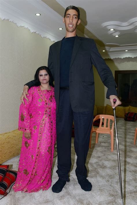 Kmhouseindia World S Tallest Man Ft Inches Sultan Kosen Marries Sunday Oct