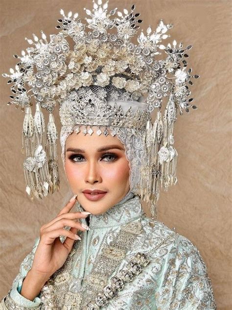 Traditional Wedding Dresses Traditional Outfits Kebaya Headdress Indonesian Crowns Muse