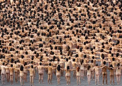 Naked Volunteers Pose For Us Photographer Spencer Tunick