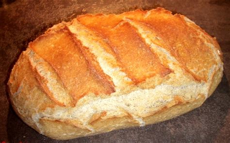 Découvrez comment réussir un pain croustillant et moelleux très facile à faire, une recette simple pour un grand plaisir. Faire soi-même son pain, du vrai Pain Maison - Astuce ...