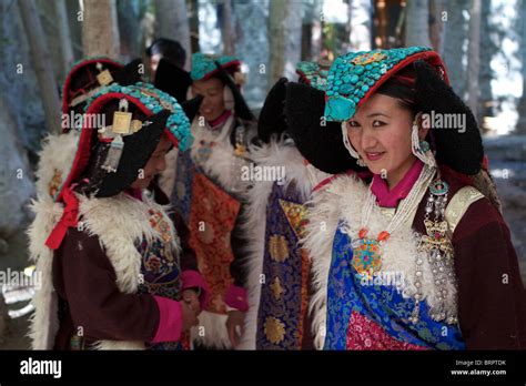 Women Wearing Traditional Ladakhi Clothes Stock Photo Alamy