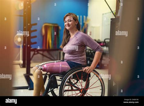 Amputee Woman Hi Res Stock Photography And Images Alamy