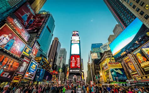 Times Square e i importanti segreti di una delle destinazioni più visitate al mondo Piccola