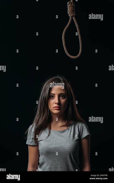 Woman Hanging Noose Fotos Und Bildmaterial In Hoher Auflösung Seite 2 Alamy