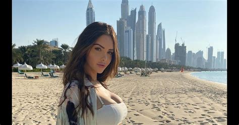Nabilla Benattia Divine En Bikini Sur Une Plage De Dubaï Le 29