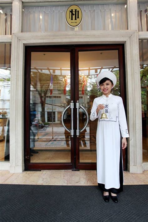 Bn 6325 làm đầu bếp tại khách sạn sheraton (quận 1, tp.hcm). Đồng phục lễ tân áo dài khách sạn - Chuẩn mực, lịch sự và tinh tế đến bất ngờ