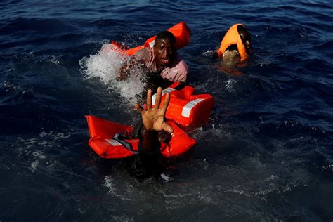 Nearly 9 000 Migrants Rescued In Mediterranean Over Weekend Middle East Eye