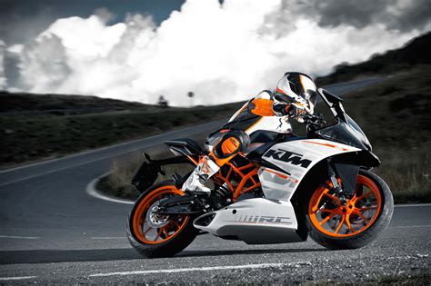 This corner rocket maximizes enjoyment and user value, taking the honors wherever nimble handling. KTM RC390 Coming to America - $5,499 - Asphalt & Rubber