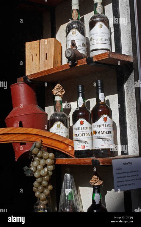 Madeira Weinflasche Fotos Und Bildmaterial In Hoher Auflösung Alamy