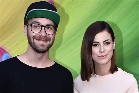 See more of the edge on facebook. So sieht Mark Forster ohne Mütze aus in 2020 | Heimwerken ...