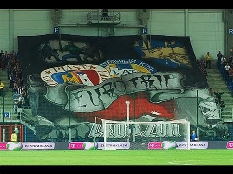 Obie drużyny stworzyły dobre widowisko, które dostarczyło sporo emocji. PIAST GLIWICE - Wisła Kraków 01.10.12 - YouTube