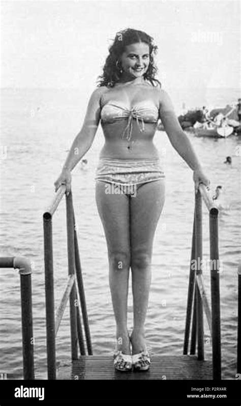 Español Angela Luce La Actriz Italiana En Bikini El 1 De Agosto De 1955 Anónimo 7 Angela