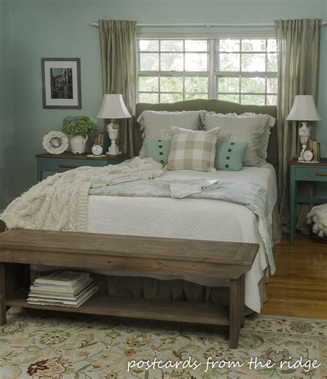 It made it more cozy and intimate. 9 Simple Ways to Add Farmhouse Charm to Any Bedroom ...