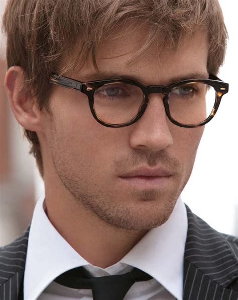 Https://tommynaija.com/hairstyle/best Hairstyle For Men With Glasses And Round Face