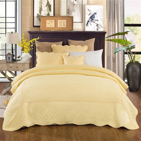 Tache Buttercup Puffs Yellow Diamond Matelasse Scalloped Quilt Set