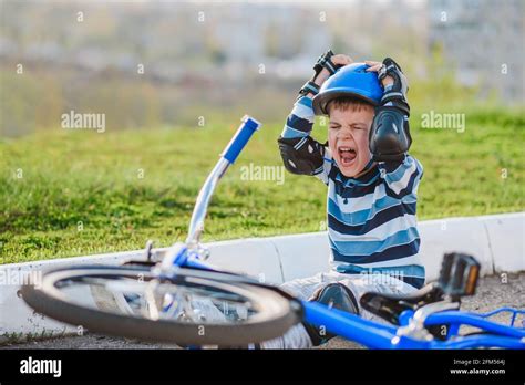 Child And Sport And Crying Hi Res Stock Photography And Images Alamy