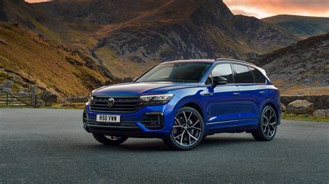 Vw Touareg R Ehybrid 2021 Review What Are You Meant To Be Car