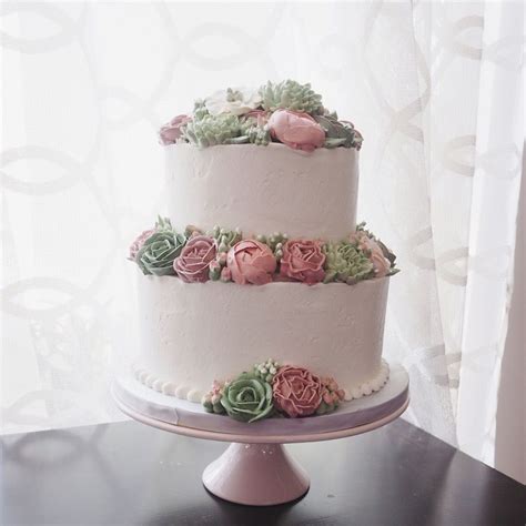 2 Tier Wedding Cake With Buttercream Flowers Wedding Cake Buttercream