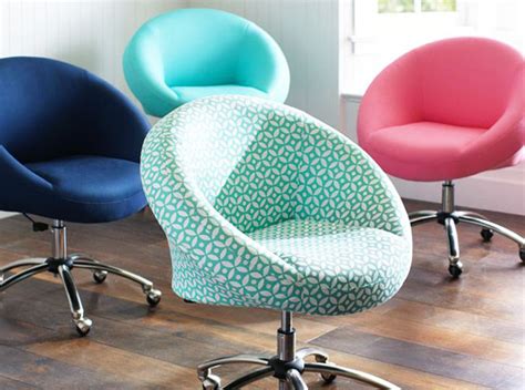 Key features to look for are adjustability, breathability, and quick assembly. 20 Delightful Desk Chairs | Brit + Co