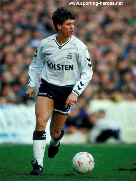 Gary lineker is not impressed with how his former club has dealt with the coronavirus crisis (picture: Gary Lineker | Tottenham hotspur players, Tottenham hotspur, Gary lineker