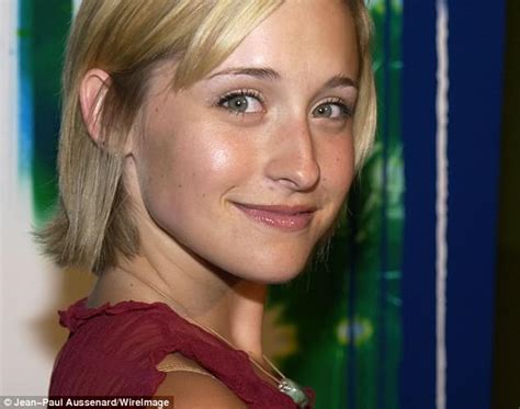 Who Is Smallville Actress Allison Mack Arrested Ex Cult Leader Revealed Daily Mail Online