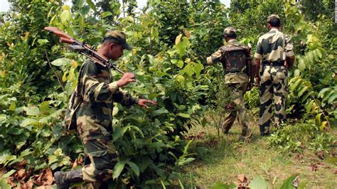 25 dead in maoist attack on police convoy in india cnn