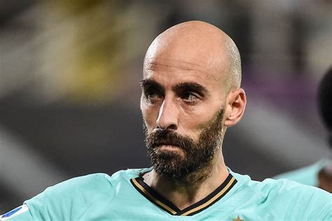 Jun 30, 2021 · el español borja valero, que jugó la última temporada en el fiorentina, anunció su retirada del fútbol a los 36 años con un mensaje en su cuenta de instagram, en el que da las grac Borja Valero, la moglie: Lui sta bene, a Milano silenzio ...