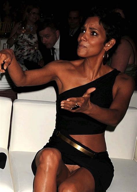 Halle Berry Flashing Her Bare Pussy Upskirt In Mini Skirt And Very Leggy Paparaz Porn Pictures