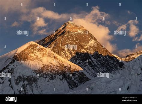 Everest Wandern Fotos Und Bildmaterial In Hoher Auflösung Alamy
