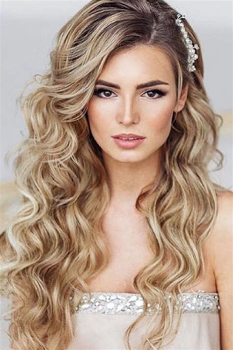 39 Totally Trendy Prom Hairstyles For 2021 To Look Gorgeous Long Hair