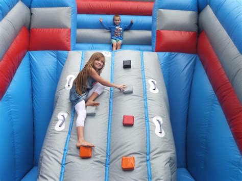 adventureland castle bouncy castle amusement ride hire in perth