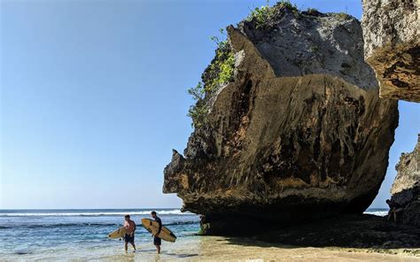 Pun demikian dengan yang terlihat di pantai bakung. Telepon Pantai Karang Bolong - 55 Tempat Wisata di Jogja ...