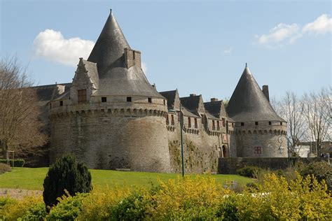 « le château et forteresse de. Visiter Pontivy - Que voir et faire ? Plus Beaux Détours ...