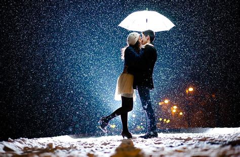 Hd Wallpaper Love 2560x144 Couple Umbrella Snow Image Wallpaper