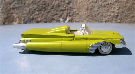1958 Ford Thunderbird Customized T Bird Model Kit 132 Scale