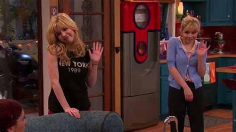 imagen sam and melanie waving sam and cat wiki fandom powered by wikia